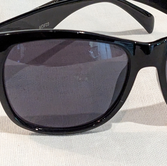 Total Black Out Stylish Sexy Unisex Iconic Sunglasses like Ray Ban - Picture 4 of 16